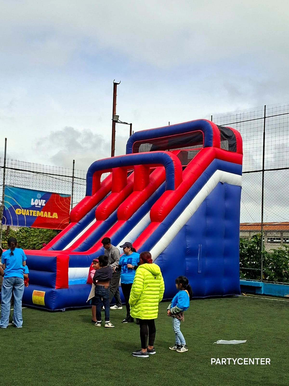 Tobogán Gigante Party Center rojo azul y blanco